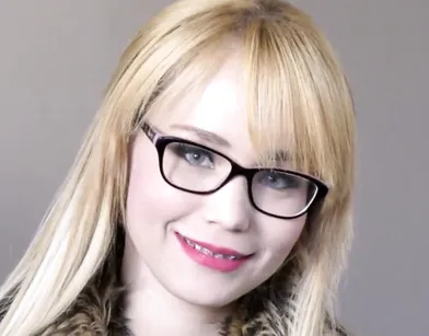 Сучка насмотрелась Дудя и пошла покорять большие мужские елдаки