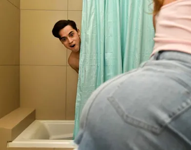 Уклонилась от кампшота но сквиртанула и получила сперму в рот