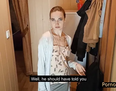 Сосед за долги трахает в бритую киску чужую жену