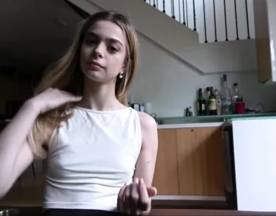 Стройняшка Молли занимается сексом с отчимом в тайне от всех