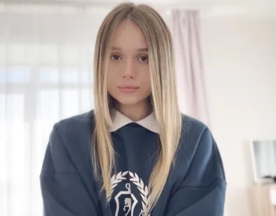 Русская красотка трахается в трусиках бывшей девушки парня