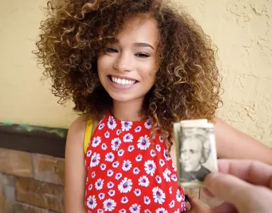 Мулатка заработала деньги за красивый секс