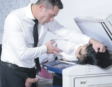 Жесткий секс с боссом на работе