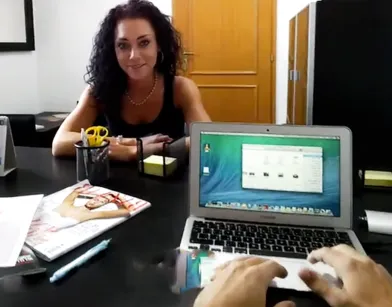 Хочет попасть в модельный бизнес и готова трахаться за это