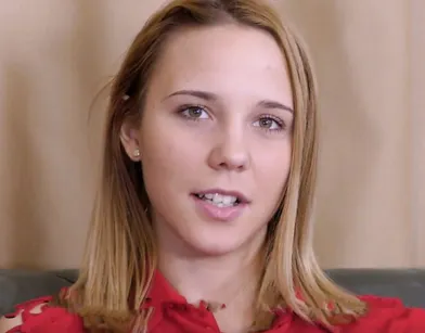 Вудман трахнул в попу молодую девушку