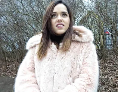 Заработала денег на шопинг за быстрый секс с незнакомцем