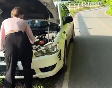 Изменила парню с незнакомцем, после того как он помог починить мою машину